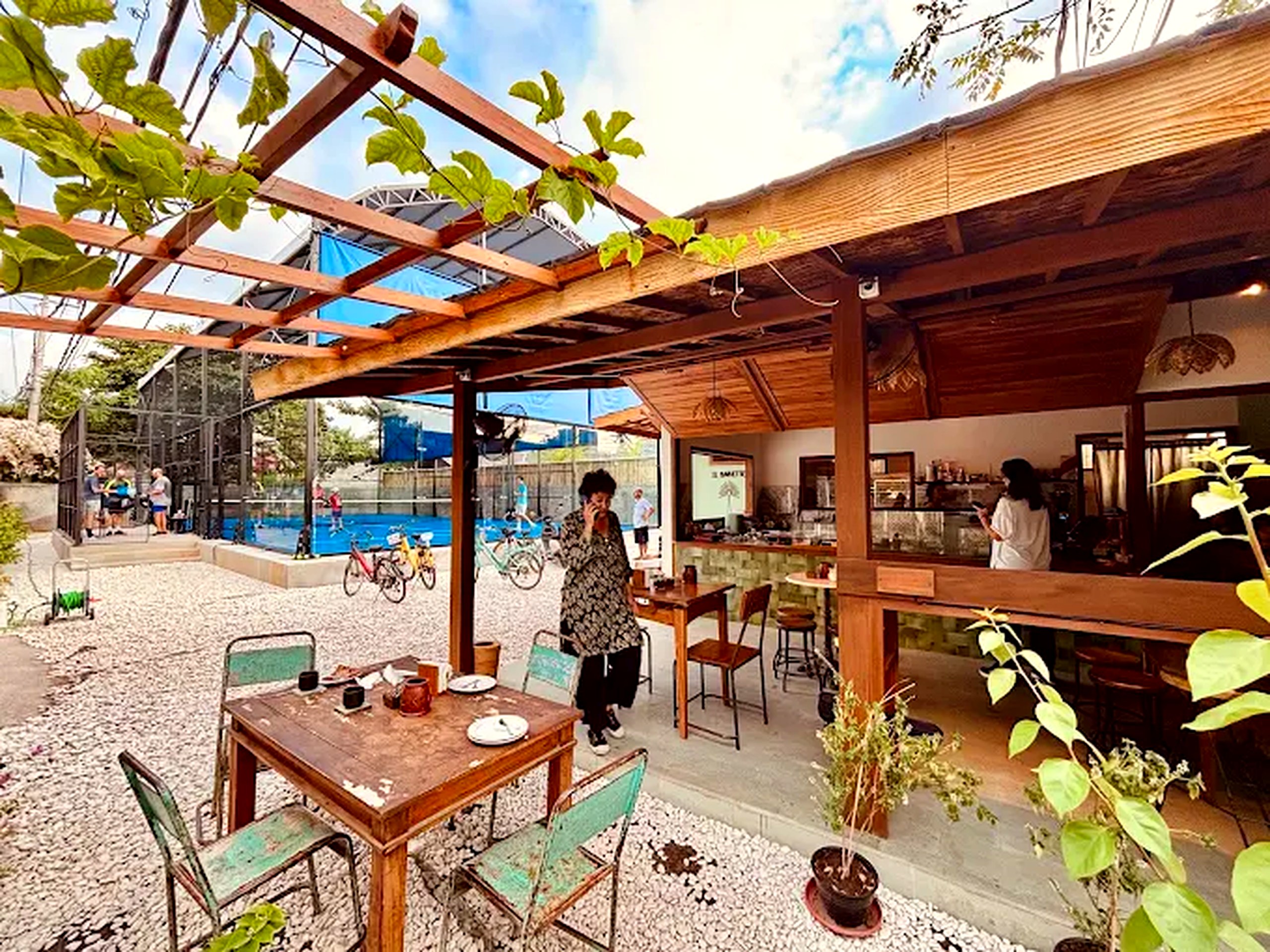 Il Baretto exterior and dining area